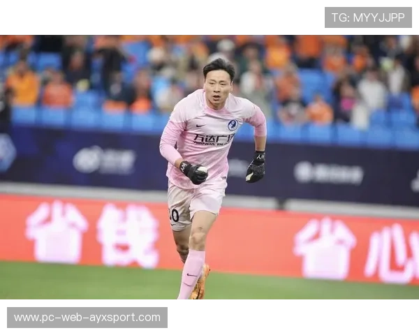 传奇门将退役仪式温情，人潮与掌声汇成海洋