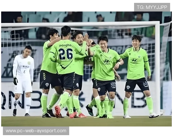 全北现代队在客场夺得关键三分：坚韧与策略铸就胜利