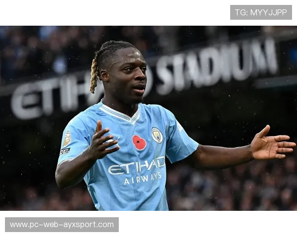 曼城边路做出巨大影响，多库劲射稍偏