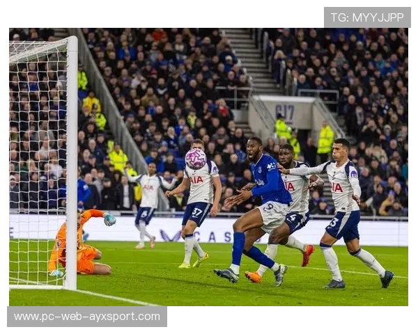 英超阿森纳边路插上造杀机，中场断球成关键